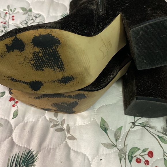 Brown velvet with design boots - Picture 4 of 5